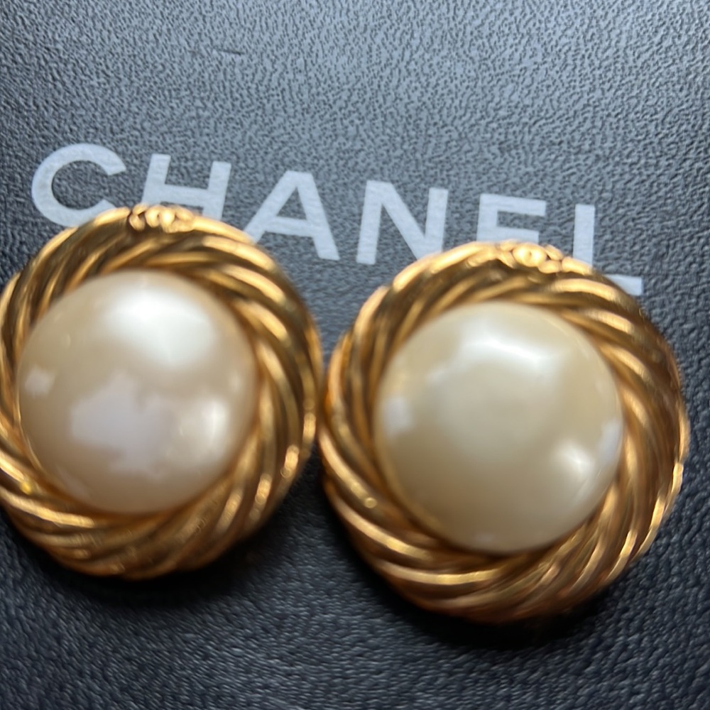 Vintage Chanel Clips(Authentic) - Picture 9 of 9